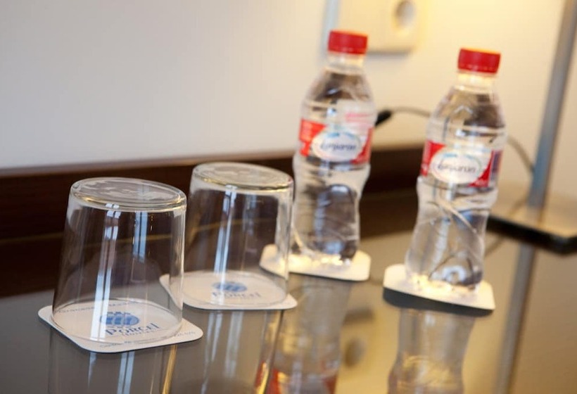 اتاق استاندارد سه نفره, Porcel Ganivet