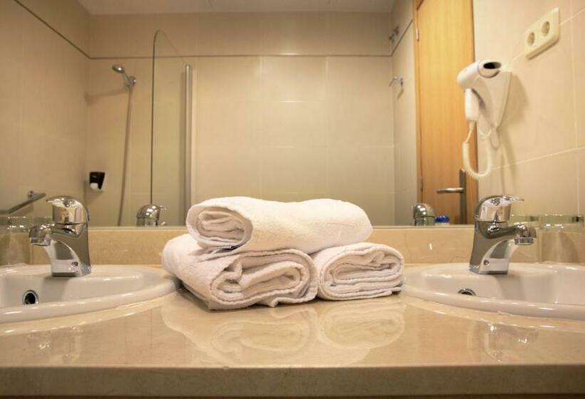 اتاق استاندارد سه نفره, Porcel Ganivet