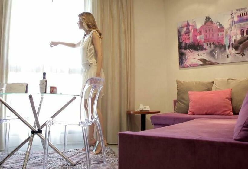 سوییت جونیور, Puerta De Toledo