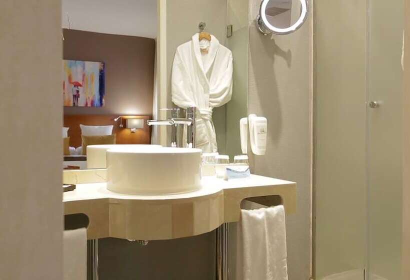 اتاق سوپریور, Puerta De Toledo