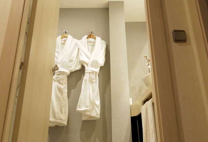 سوییت جونیور, Puerta De Toledo