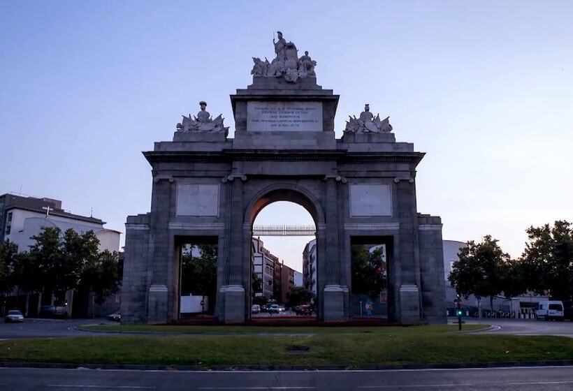 سوییت جونیور, Puerta De Toledo
