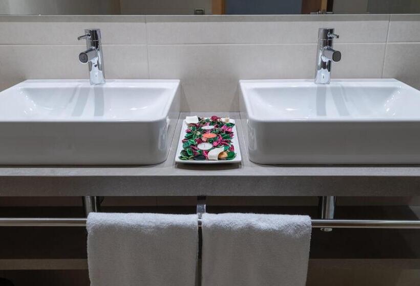 اتاق استاندارد, Real