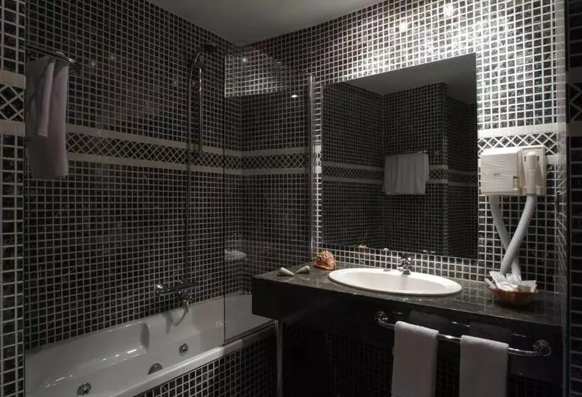 Chambre Triple Standard, Real