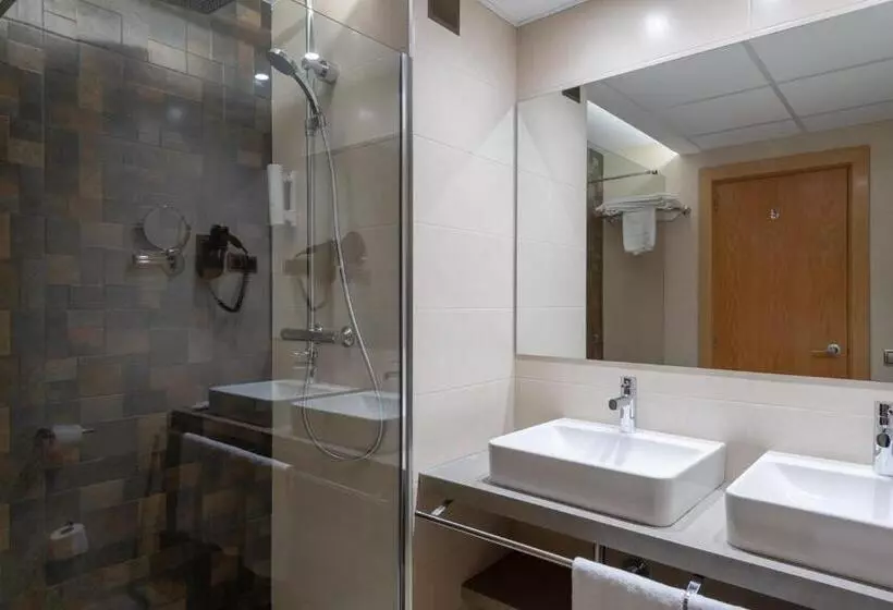 Chambre Triple Standard, Real