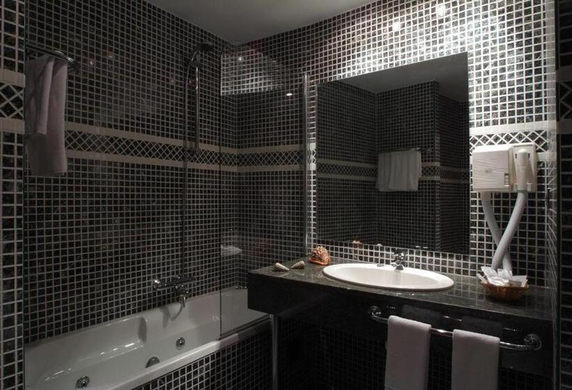 اتاق خانوادگی, Real