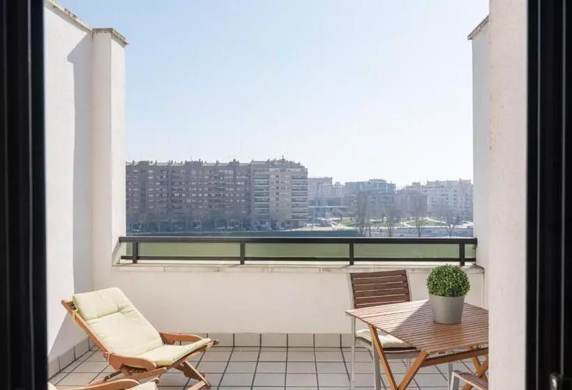 Suite avec Terrasse, Real