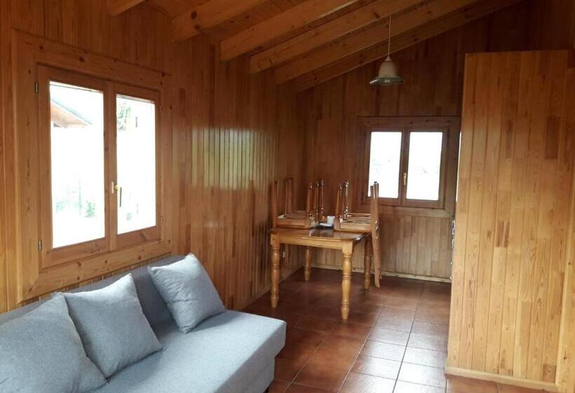 بانگلوی استاندارد, Sabiñanigo Camp &