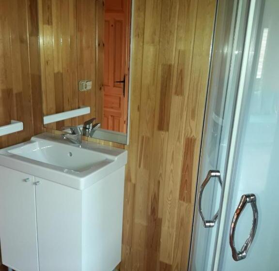 بانگلوی استاندارد 2 خوابه, Sabiñanigo Camp &