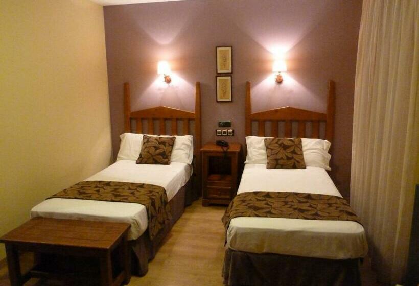 חדר סטנדרט לשלושה, Sabocos