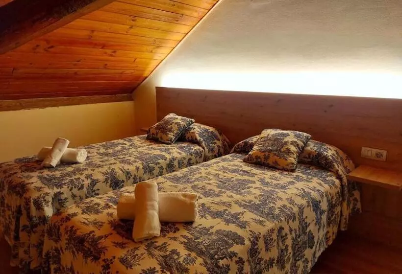 Chambre Familiale, Saurat