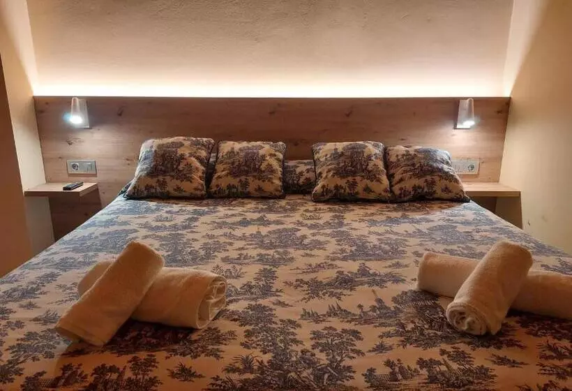 Chambre Familiale, Saurat