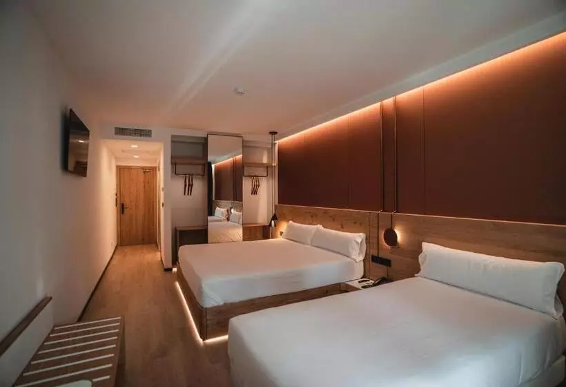 Standard Triple Room with Terrace, Silgar 92