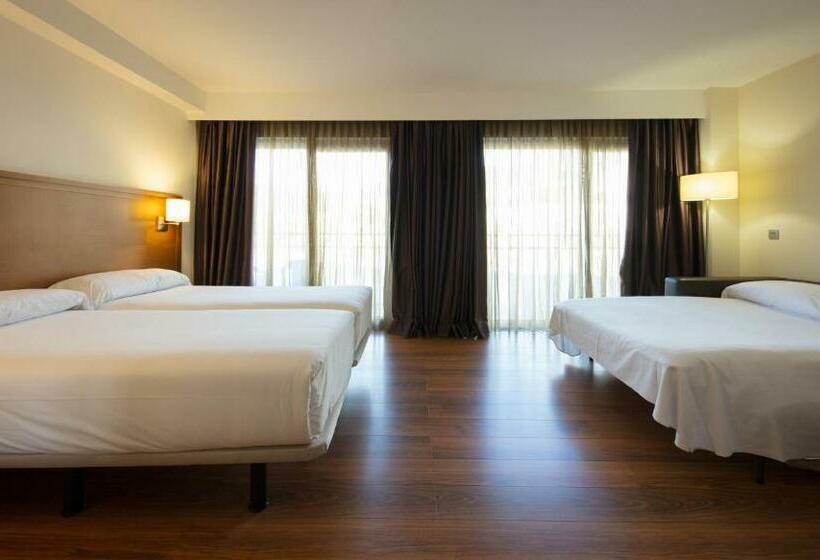 חדר סטנדרט לשלושה, Thalasso Cantabrico Las Sirenas 4 Superior