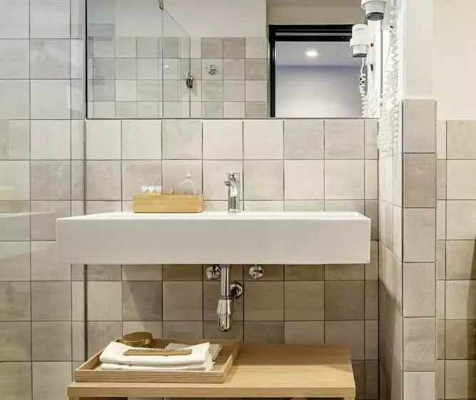 اتاق استاندارد سه نفره, Aqua Hotel Bertran Park