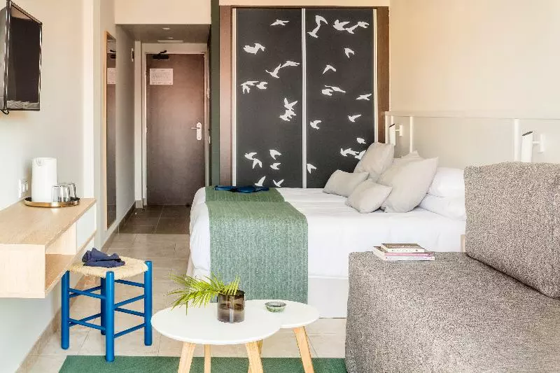 اتاق راحتی, Aqua Hotel Bertran Park
