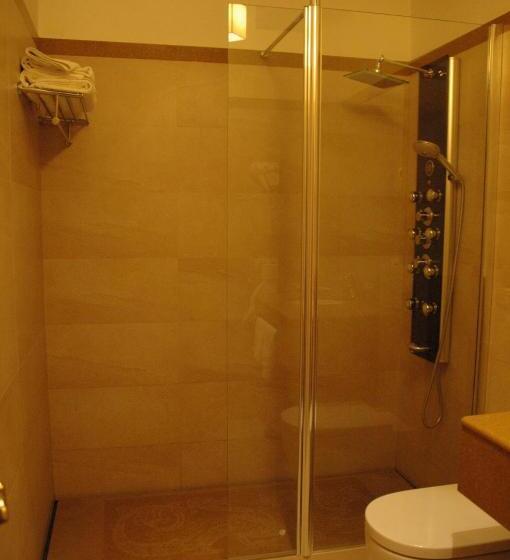 غرفة قياسية, Arabia