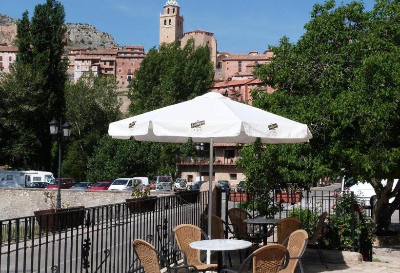 غرفة قياسية رباعية, Arabia