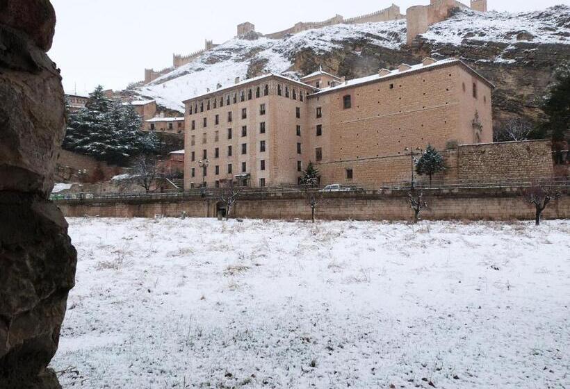 غرفة قياسية رباعية, Arabia