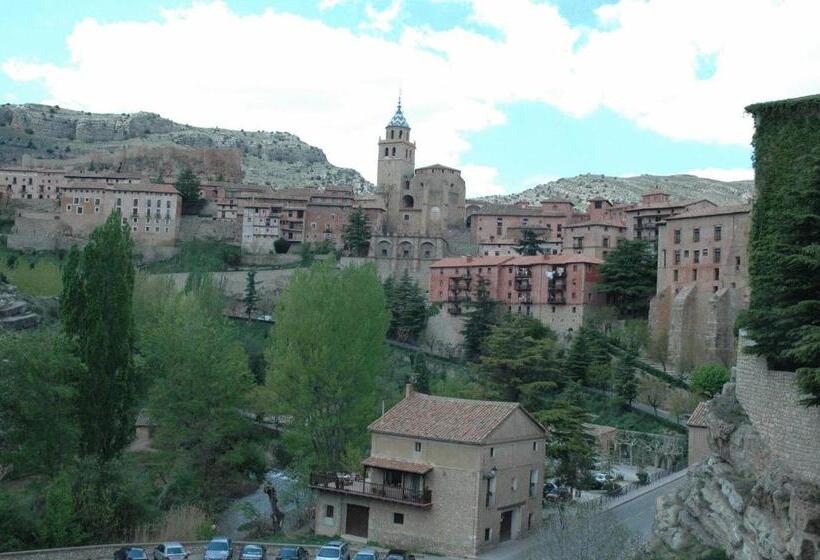 小型套房, Arabia