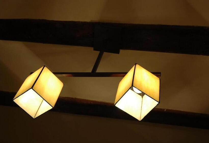 غرفة قياسية فردية, Arabia