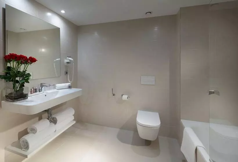 اتاق خانوادگی, Barcelo Bilbao Nervion