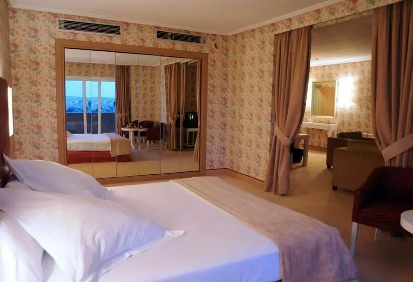 سوییت جونیور, Beatriz Toledo Auditorium & Spa