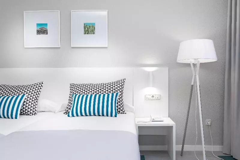 اتاق استاندارد با چشمانداز دریا, Bluesea Interpalace