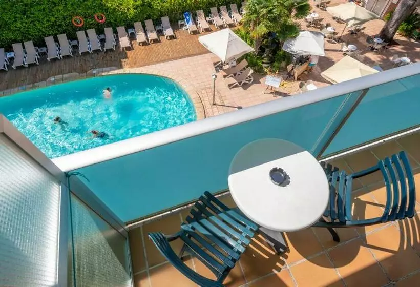 Standard Triple Room with Terrace, Canada Palace