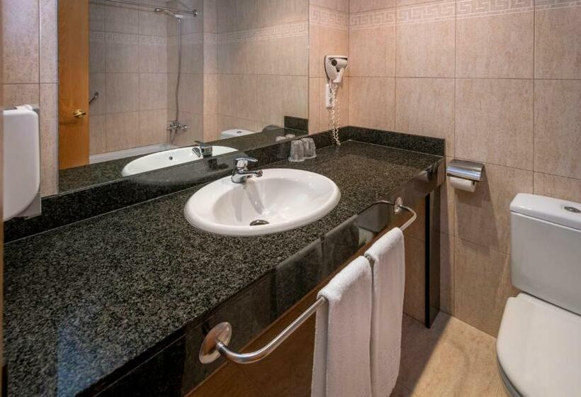 スタンダード4人部屋, Canada Palace