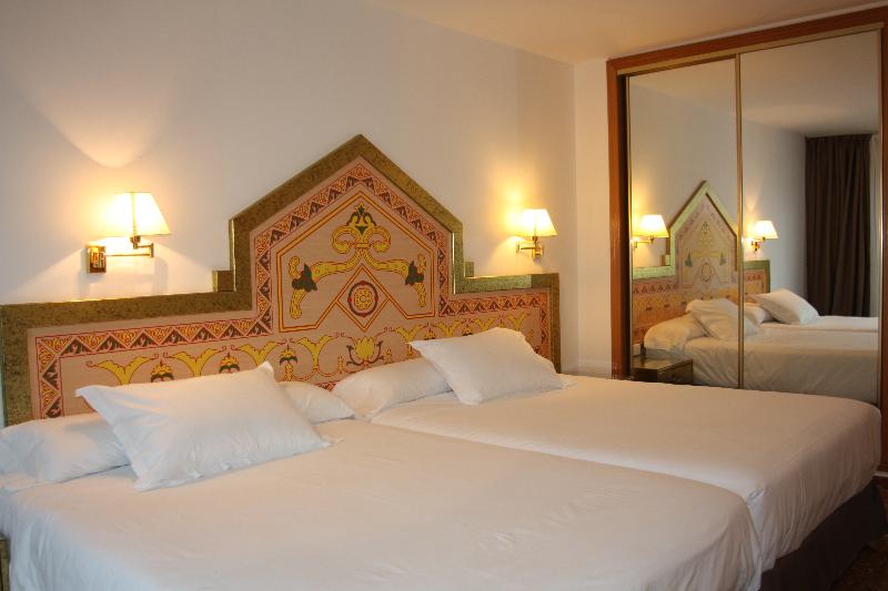 スタンダード4人部屋, Canada Palace