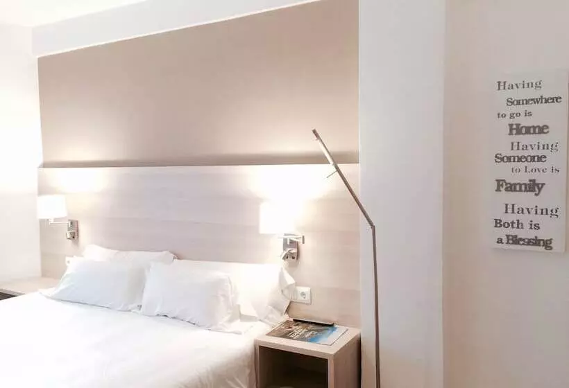 Habitació Estàndard, Carbonell