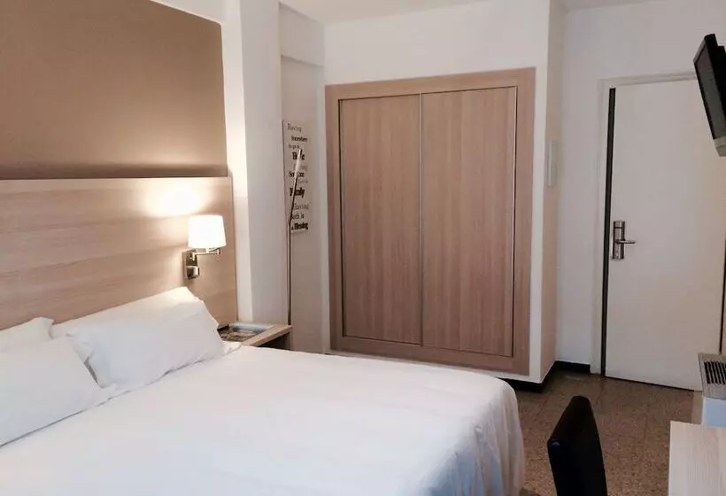Habitació Estàndard, Carbonell