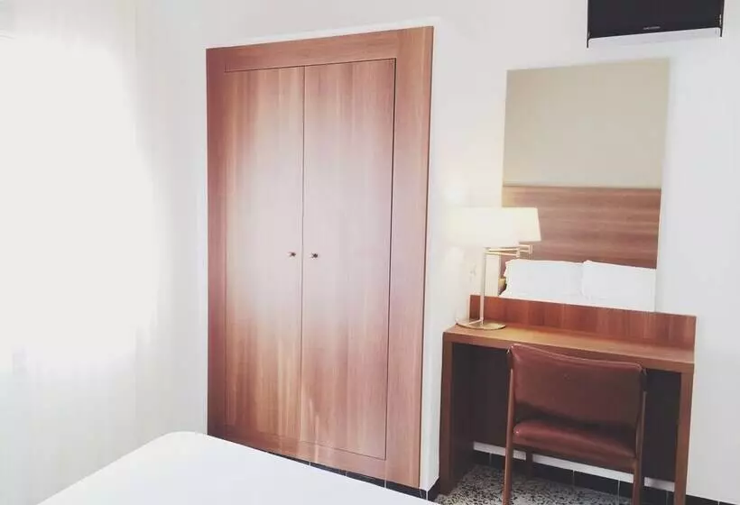 Habitació Estàndard, Carbonell