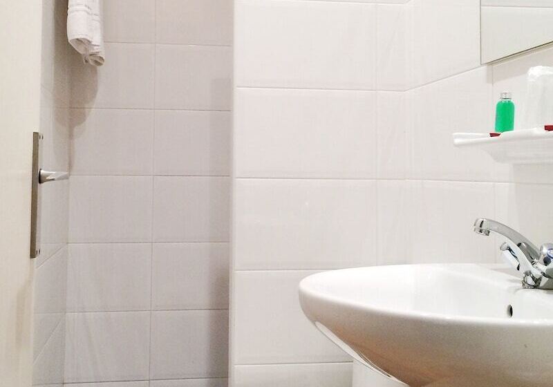 标准间, Carbonell