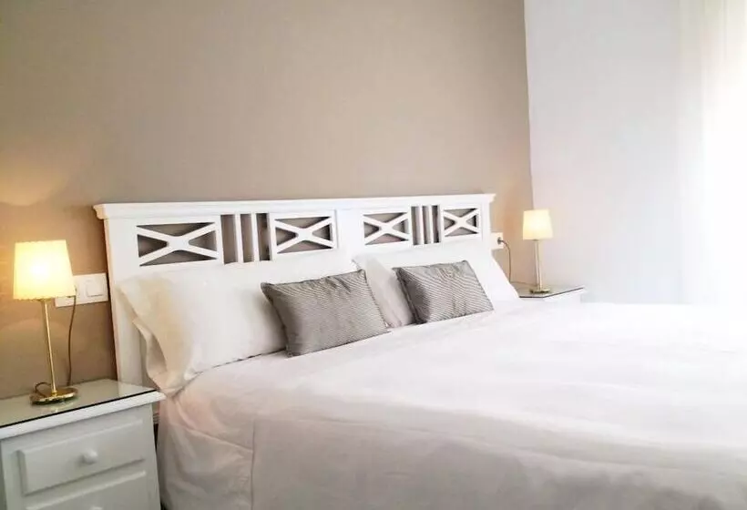 Habitació Triple Estàndard, Carbonell