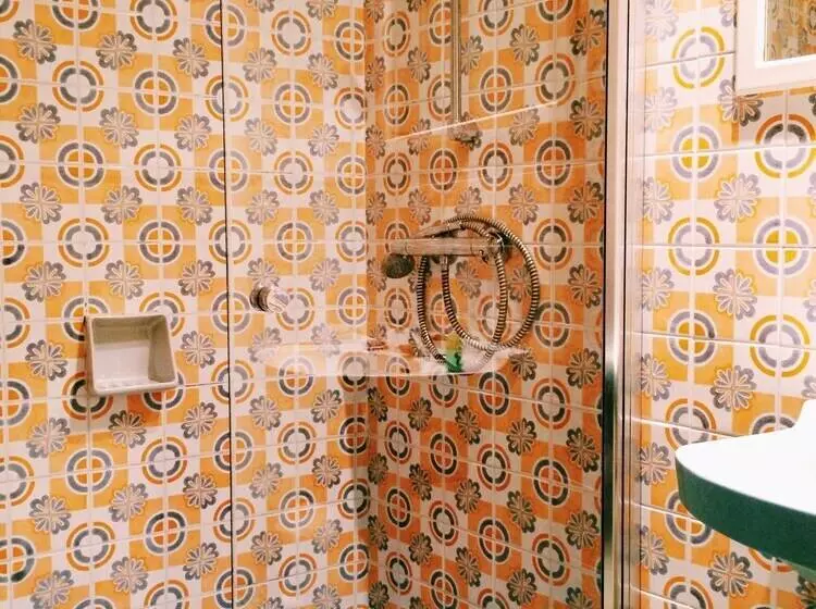 Habitació Estàndard, Carbonell