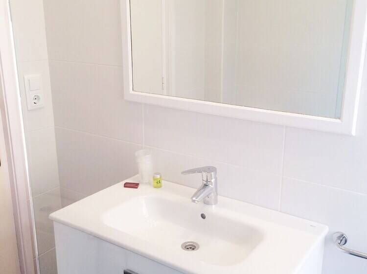 标准间, Carbonell