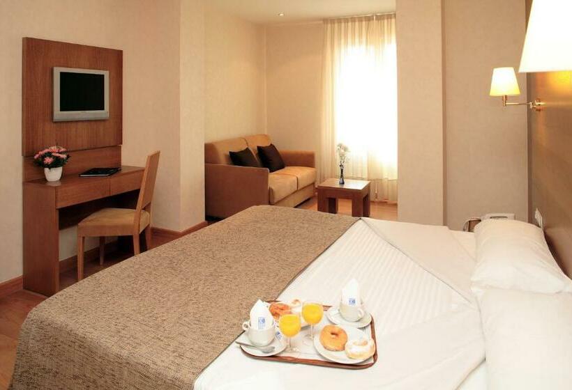 اتاق خانوادگی, Don Paco