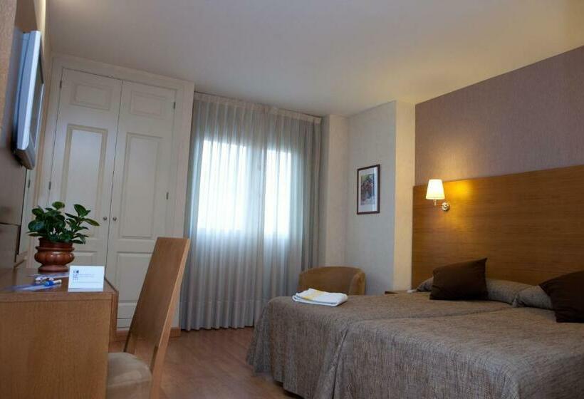 اتاق خانوادگی, Don Paco