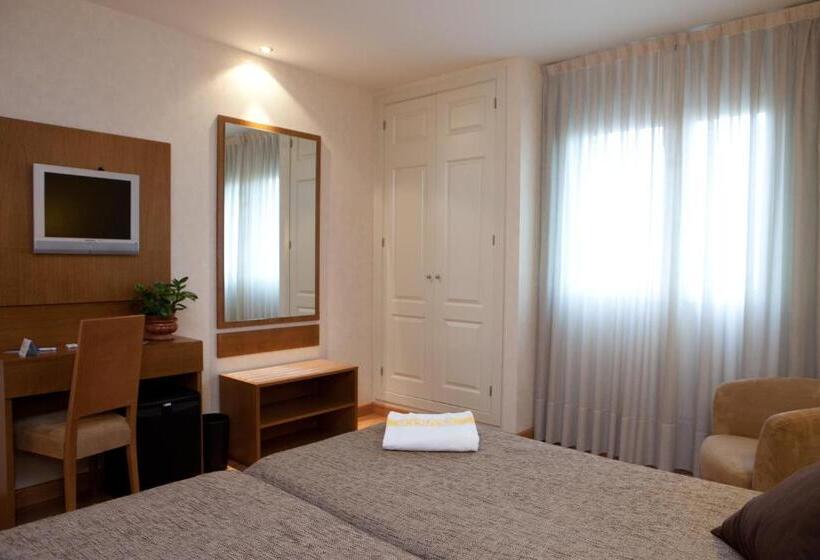 اتاق استاندارد یک نفره, Don Paco