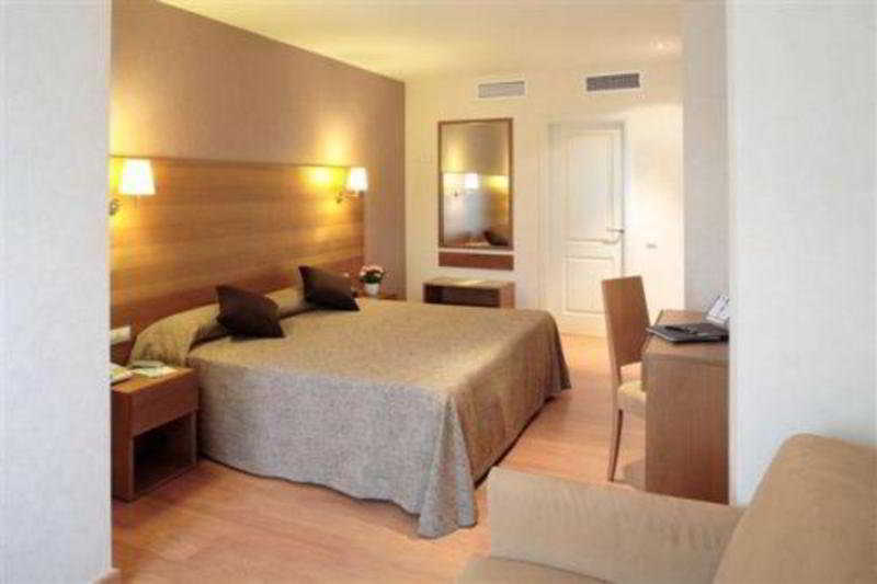 اتاق خانوادگی, Don Paco