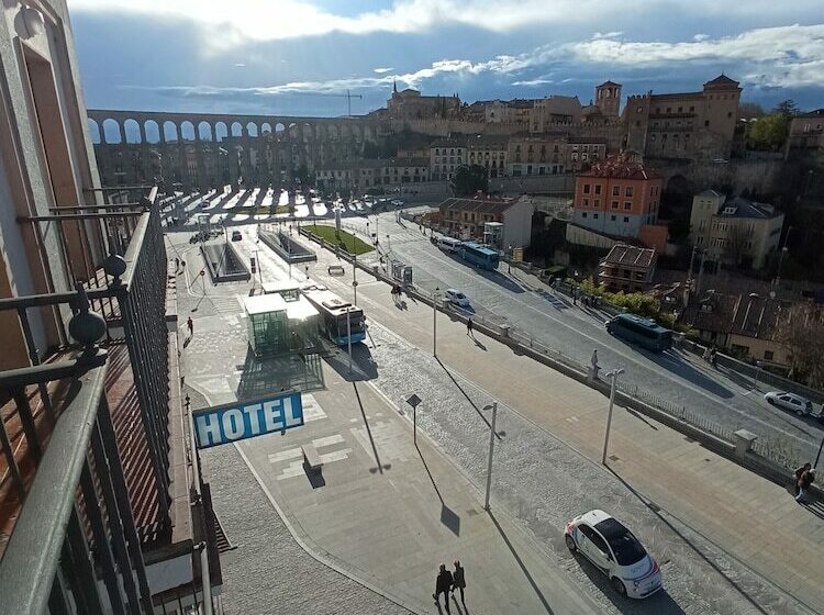 اتاق سوپریور, Ele Acueducto