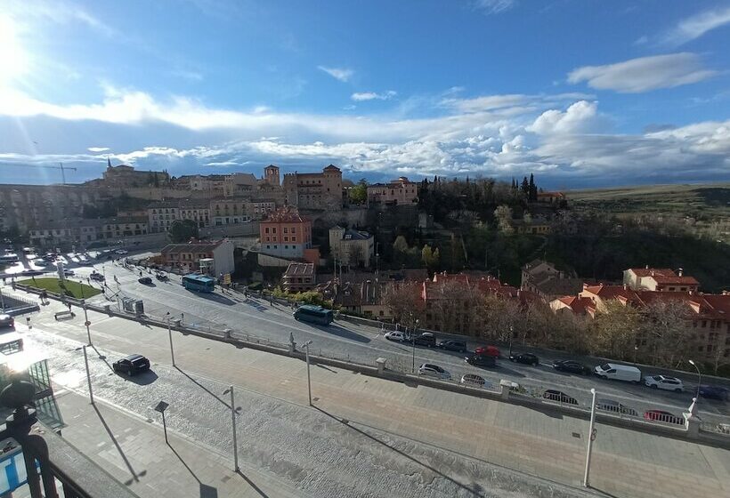 اتاق سوپریور, Ele Acueducto