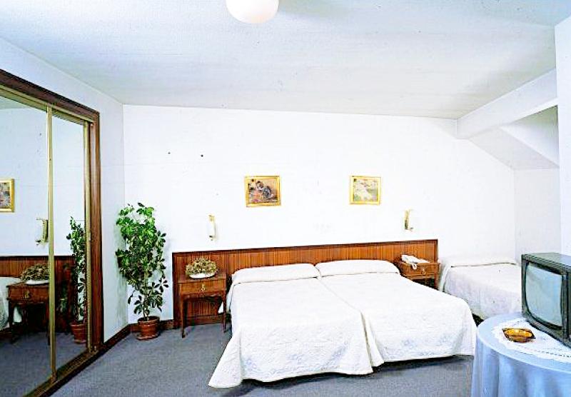 اتاق استاندارد سه نفره, Ele Acueducto