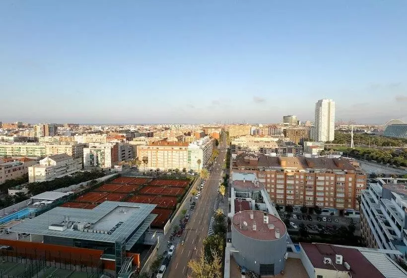 Camera Tripla Standard, Exe Rey Don Jaime