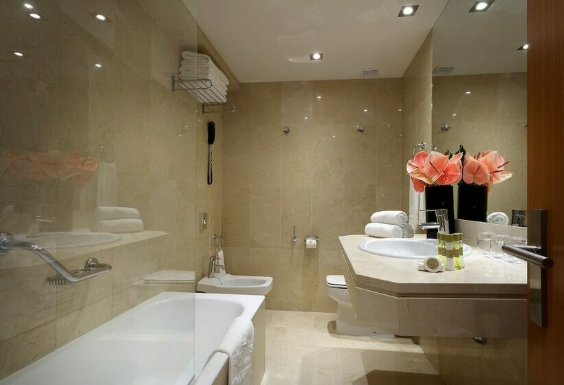 غرفة قياسية ثلاثية, Exe Rey Don Jaime