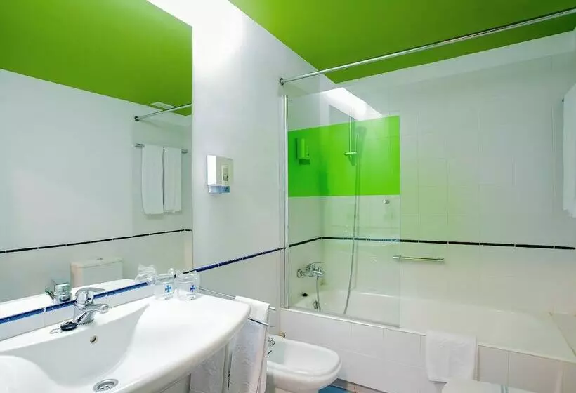 اتاق استاندارد سه نفره, Ibis Styles Zaragoza Centro