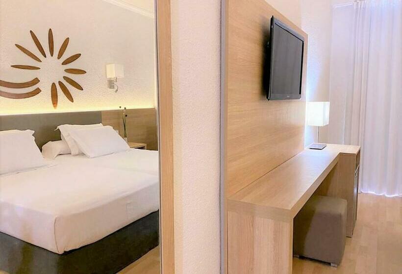 اتاق استاندارد با چشم‌انداز استخر, Las Vegas