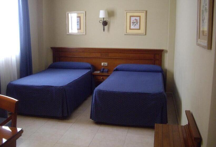 اتاق استاندارد, Manolo Mayo